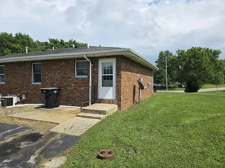 Front of Apartment 7B