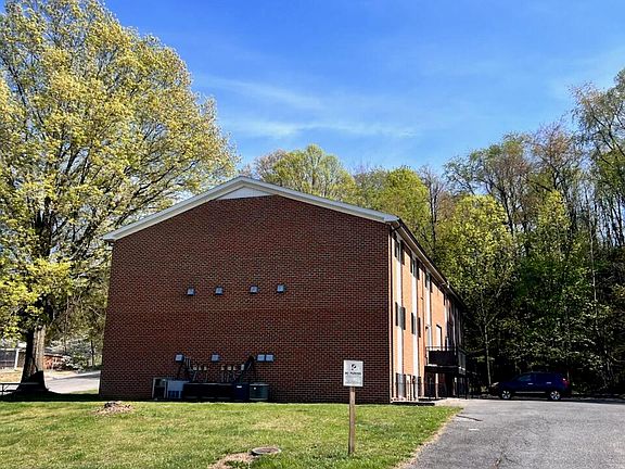 2nd image of 125 Bush Dr