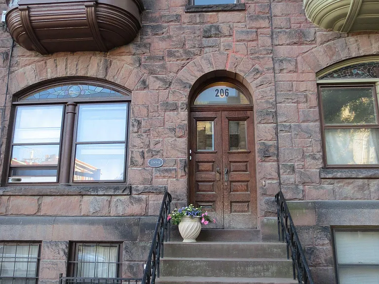 206 Lancaster St — Photo 7