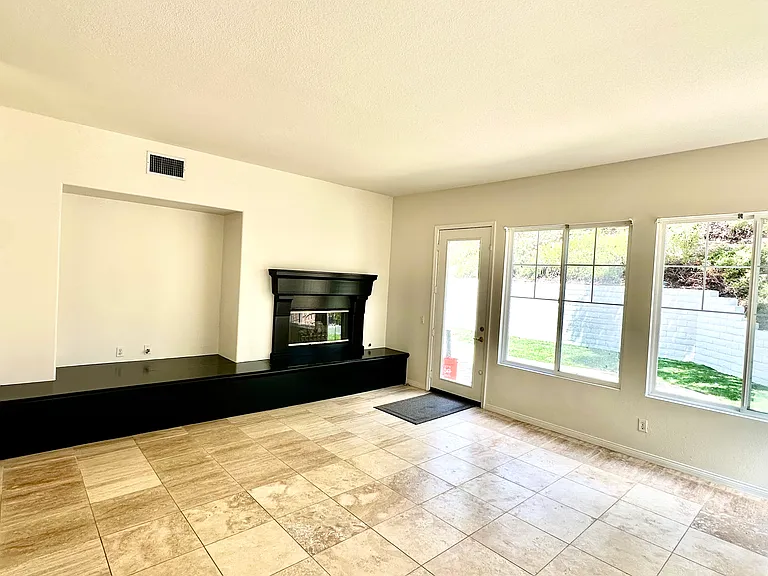 2770 Sanderling Ct — Photo 3