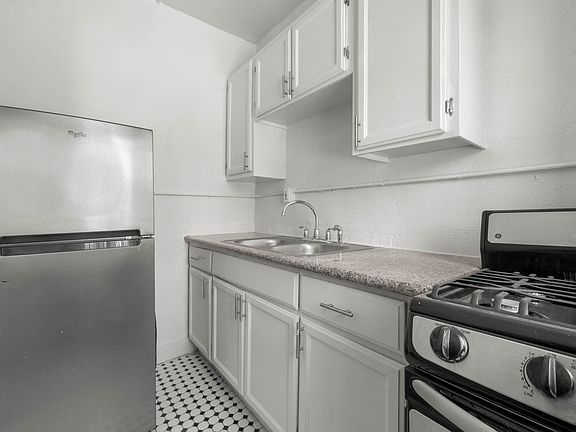 4th image of 916 Georgia St APT 211