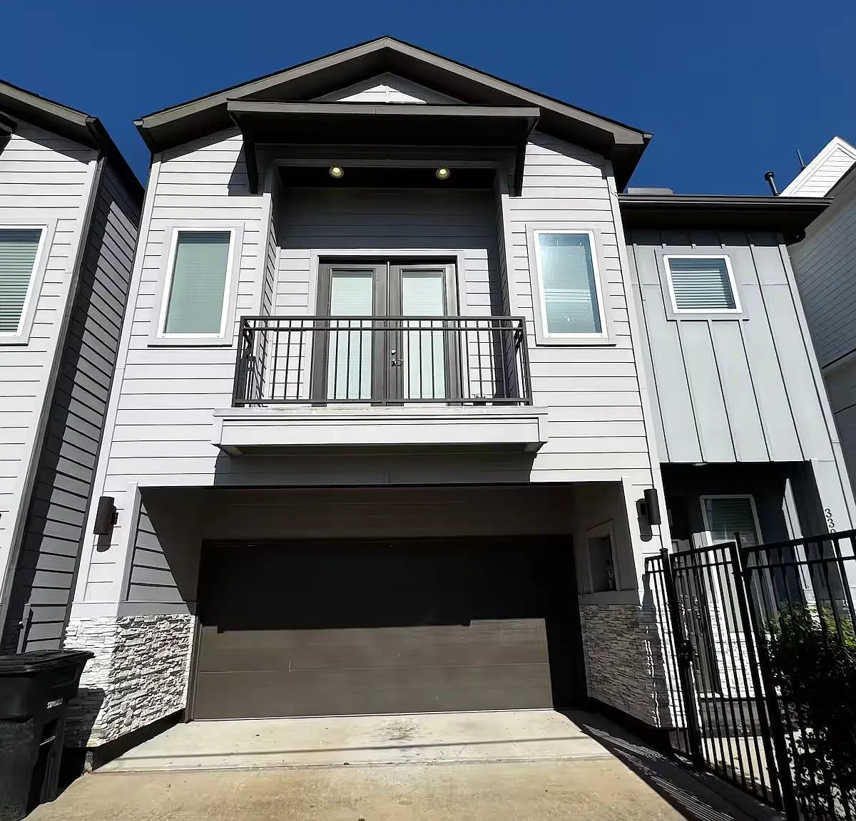 3 bed, 2.5 bath, 2396 sqft, $2,800 — Photo 1