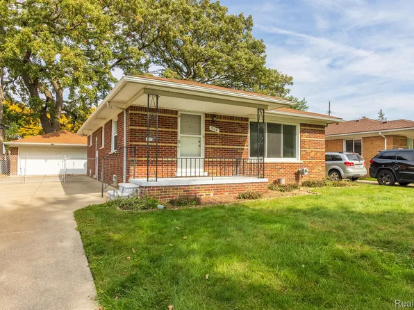 7245 State Park, Center Line, MI 48015