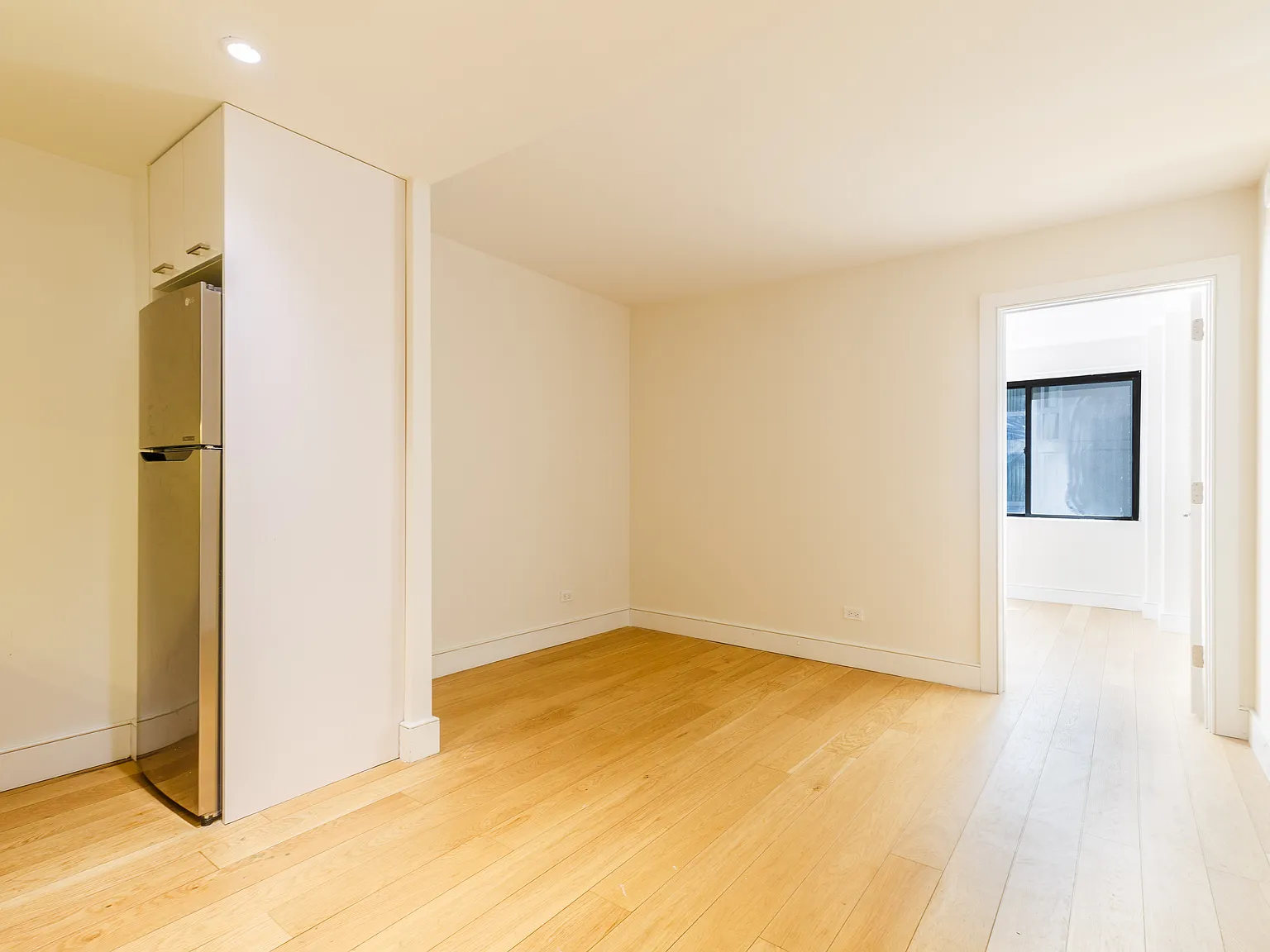 230 East 44th Street — Photo 4