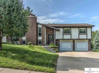 15423 Blackwell Dr, Omaha, NE 68137