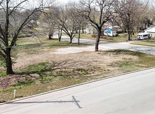 402 S Pine St, Nevada, MO 64772