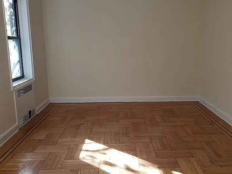265 Quentin Rd #D1 — Photo 1