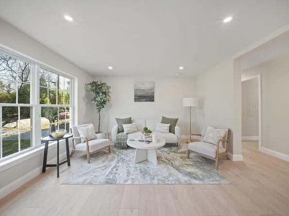 10 Randall Circle, Brunswick, ME 04011