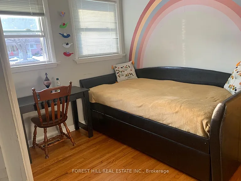 292 Griffith St — Photo 9