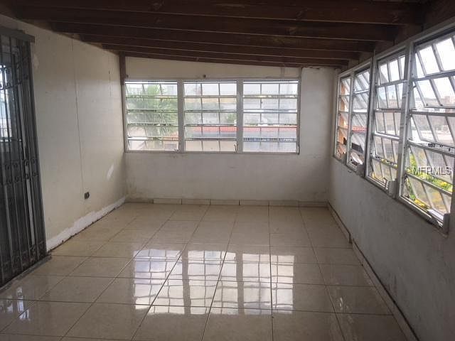 2nd image of 32-28 Calle 28