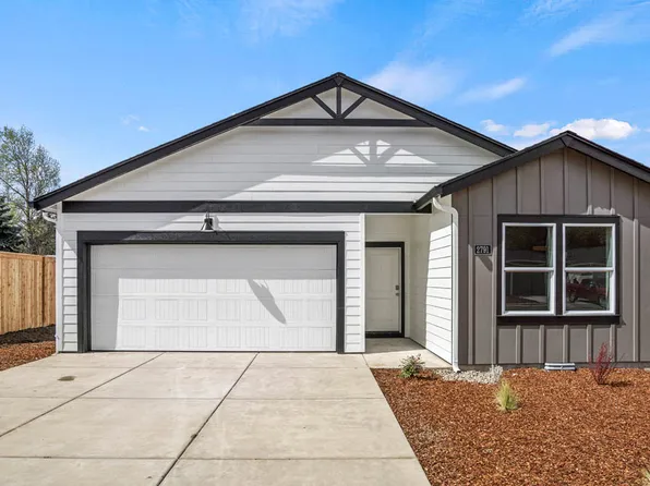 2791 Bear Cub Dr, Medford, OR 97501
