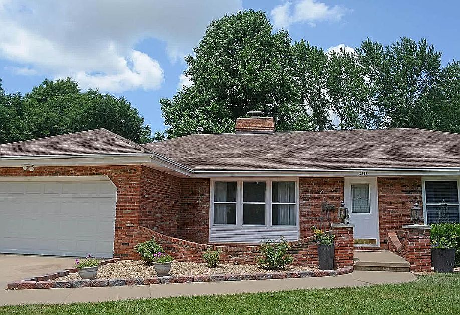 2nd image of 2141 E Montclair St