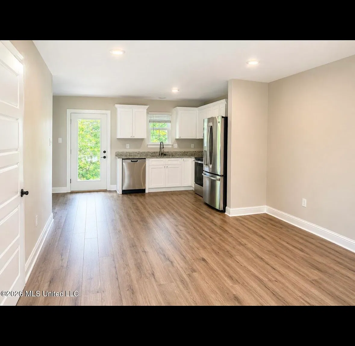 13515 Dee Ave — Photo 3