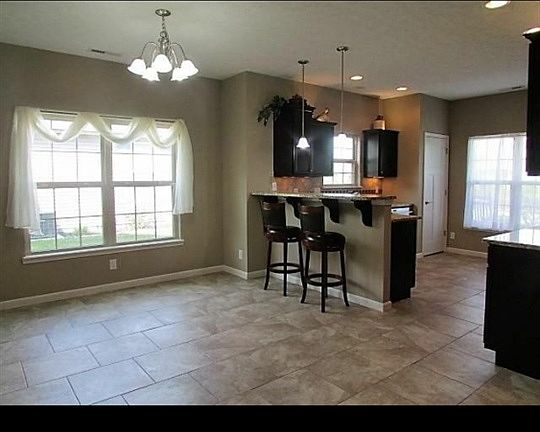 5th image of 4408 Amesbury Dr