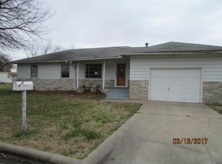 319 N Cedar St, Commerce, OK 74339