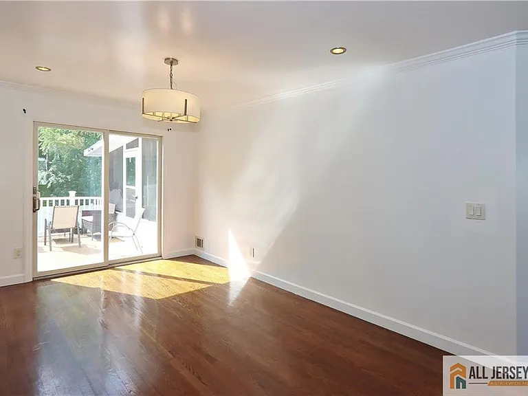 1299 Kline Pl — Photo 5