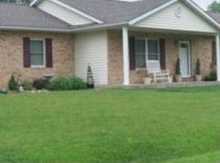 805 S Howard Burton Dr, Centralia, MO 65240