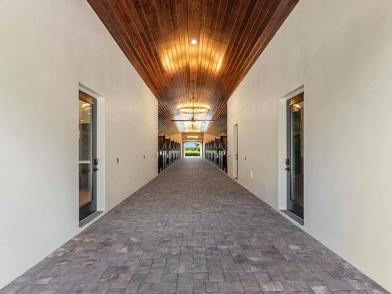 4985 Stables Way — Photo 31