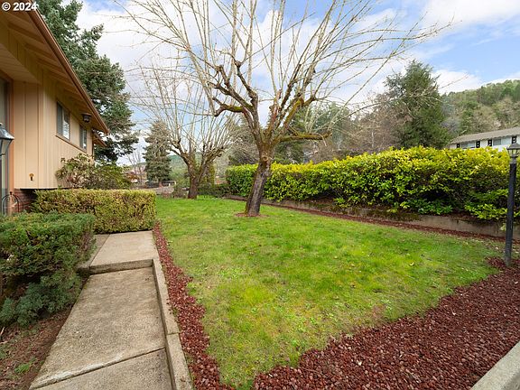 4th image of 497 Wood Crest Dr