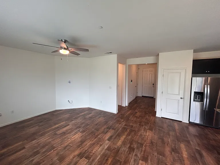 1296 Sparrow Dr — Photo 4