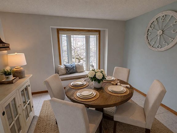 3rd image of 799 Topview Dr