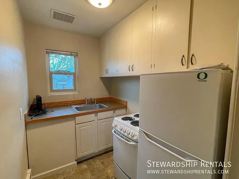 942 E 18th Ave #8 — Photo 7