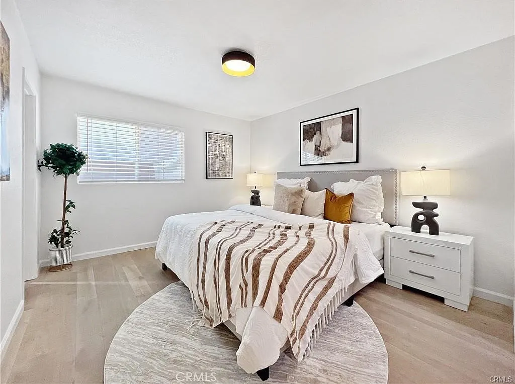 3 bed, 1305 sqft, $3,650 — Photo 3