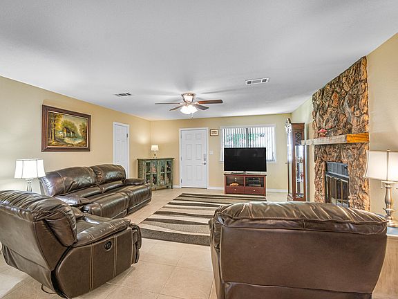 4th image of 725 Clark Dr