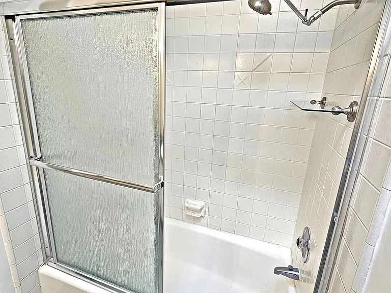 132 S La Peer Dr — Photo 17
