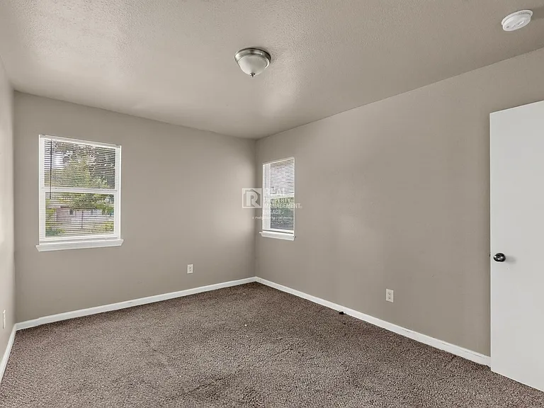 303 Westwood Dr — Photo 17