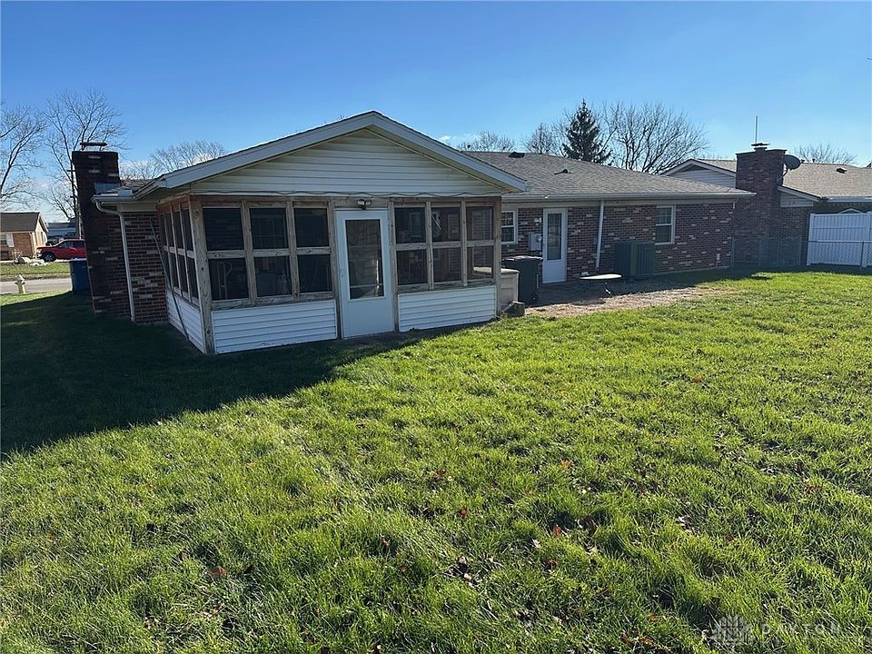 2nd image of 603 Bellaire Dr