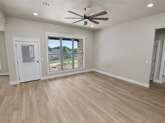 2nd image of 685 Woodlands Dr