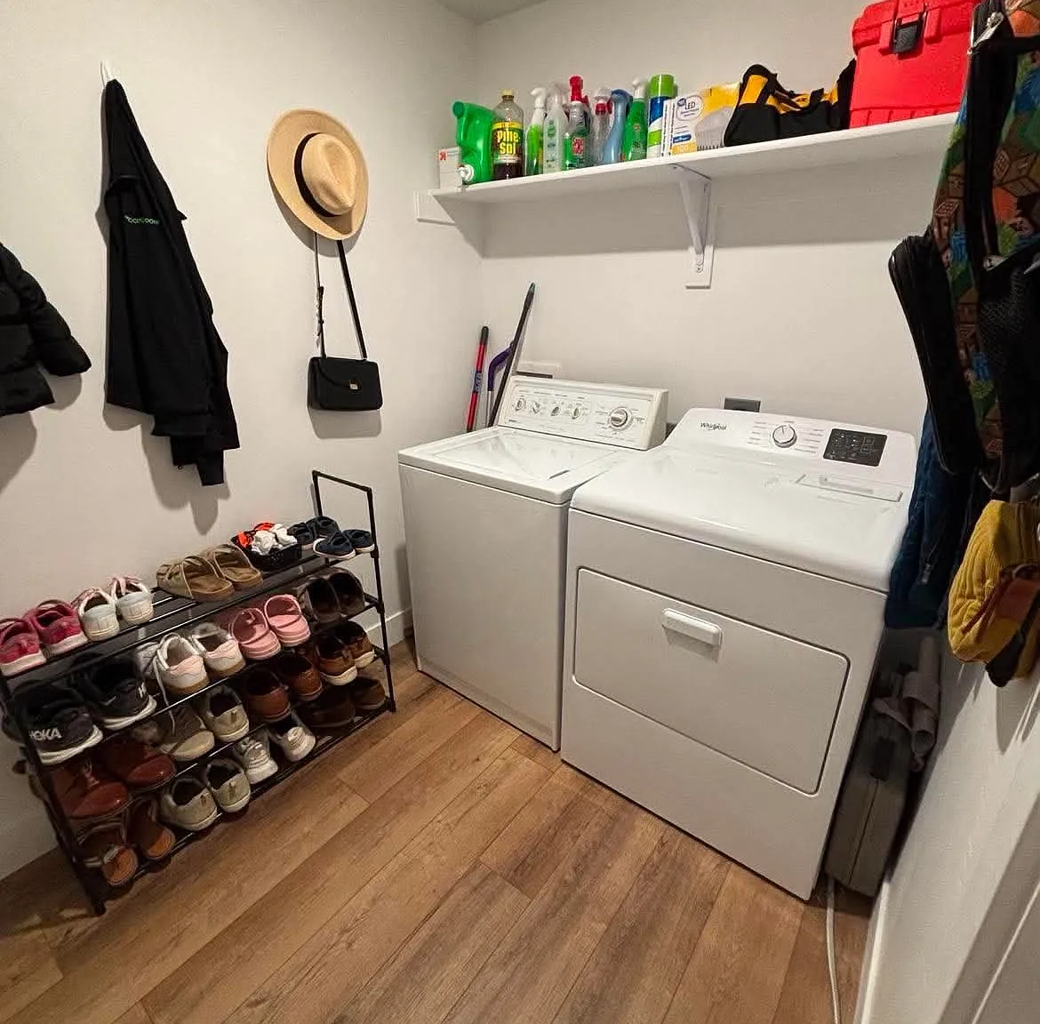 Spacious 2 Bed, 1 Bath Mother-in-Law Apartment — Photo 3