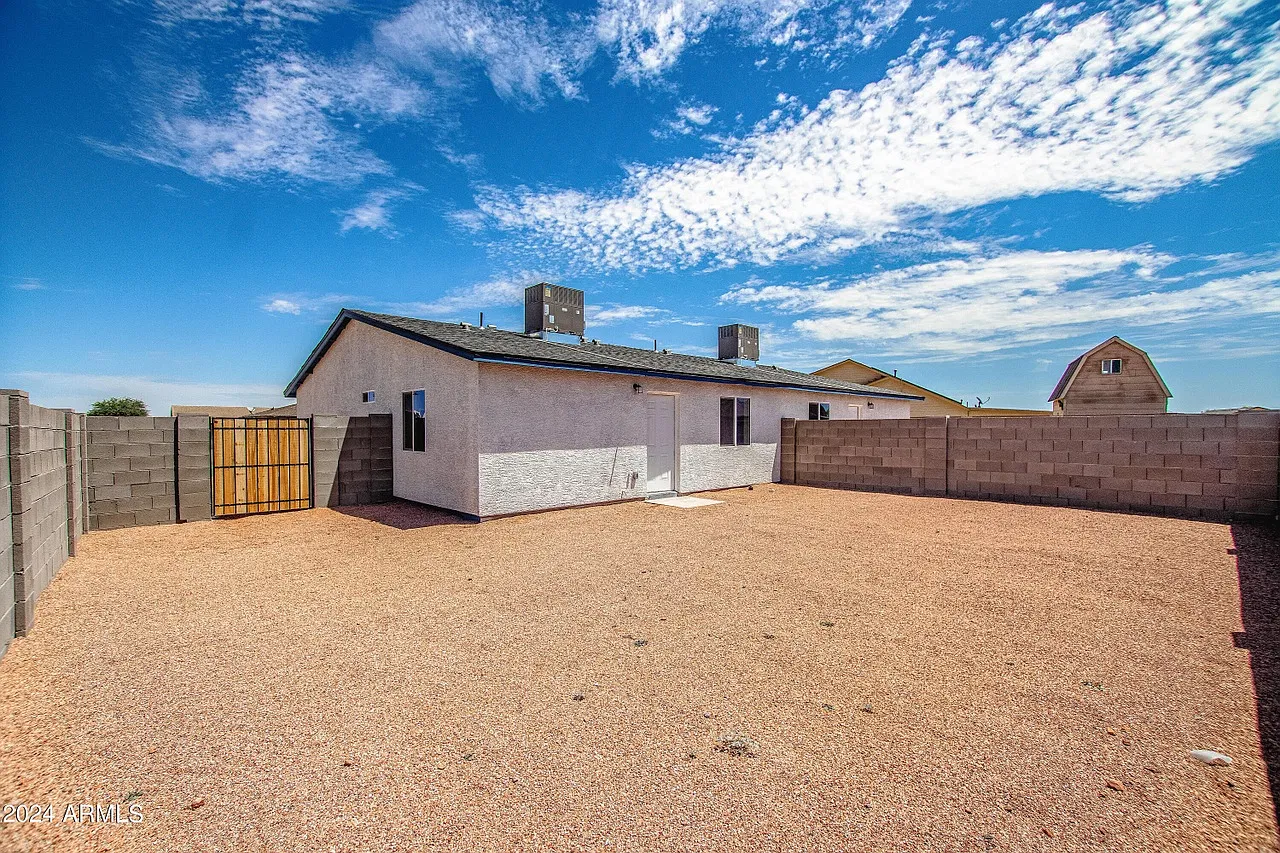 10207 W Century Dr — Photo 2