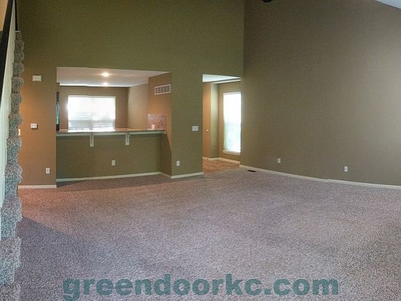 4th image of 14832 Robinson St