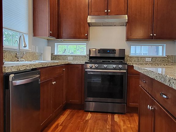 1F Kitchen (Dishwasher/Stove)