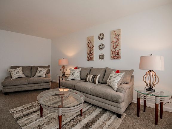 2nd image of 105 Ben Neuis Pl