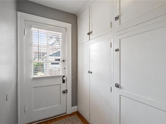 5th image of 121 W 67th Ter