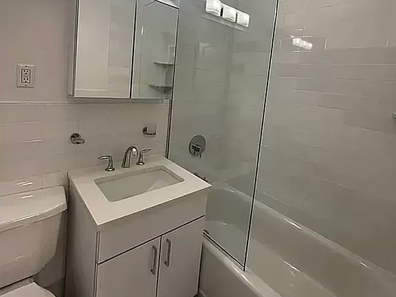5th image of 400 E 89th St APT 4K