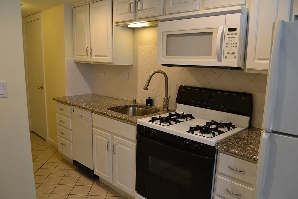 Studio, 352 sqft, $1,700 — Photo 1