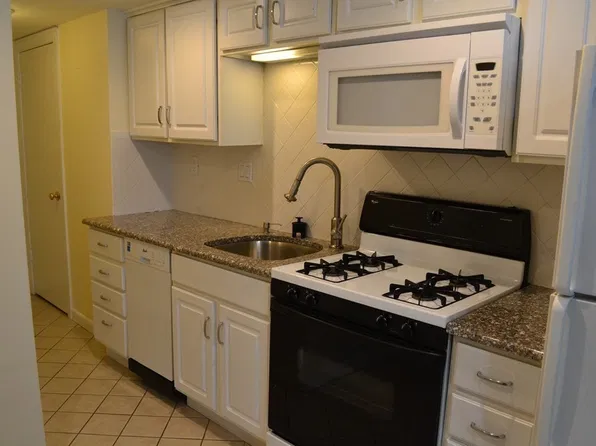 93 Sherman Ave APT 11, Nahant, MA 01908