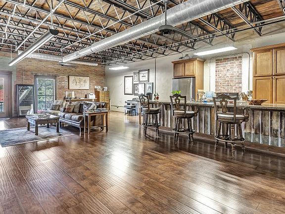 2nd image of 211 N Main St APT 21