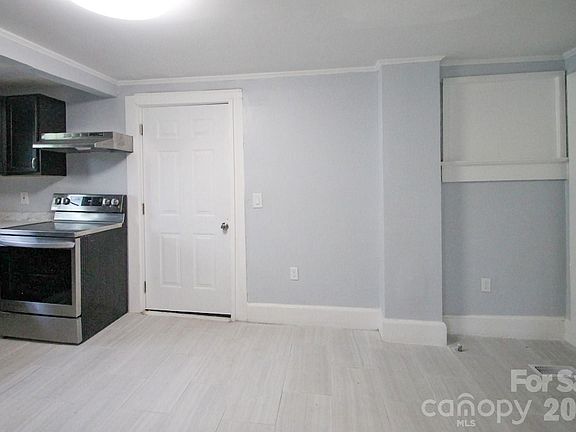 5th image of 107 Pine St