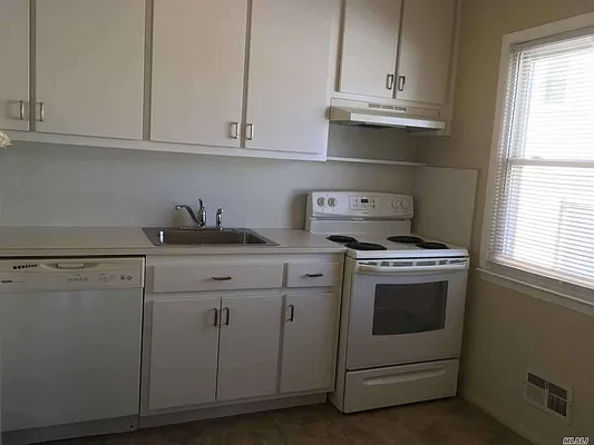 Rented by Douglas Elliman | media 23