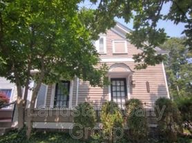 2127 Grinstead Dr, Louisville, KY