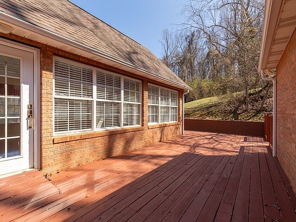 4th image of 115 Chapman View Dr