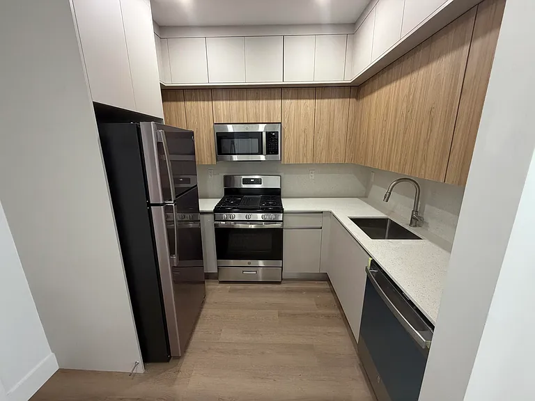 1619 Jefferson Ave #204 — Photo 3