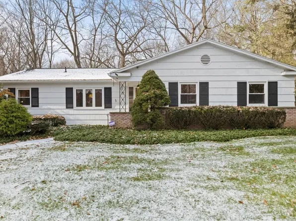 57 Edgewater Ln, Rochester, NY 14617