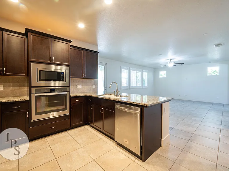 3245 Lexington Ave — Photo 6