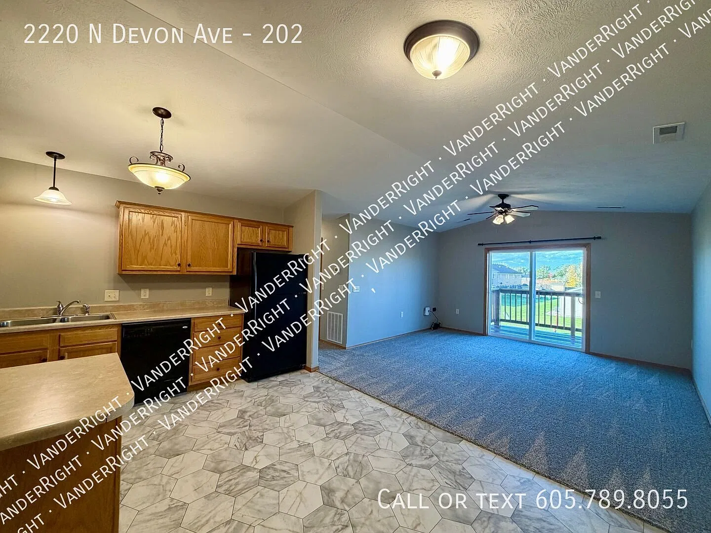 Updated 2 Bedroom Apartment in Tea With Huge Walk In Closet! — Photo 3